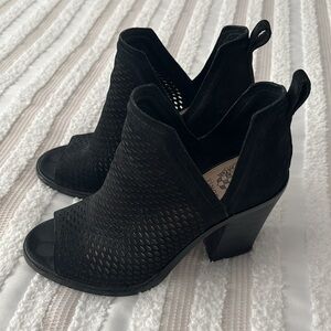 Vince Camuto Black Mesh Heeled Sandals (Size 6)